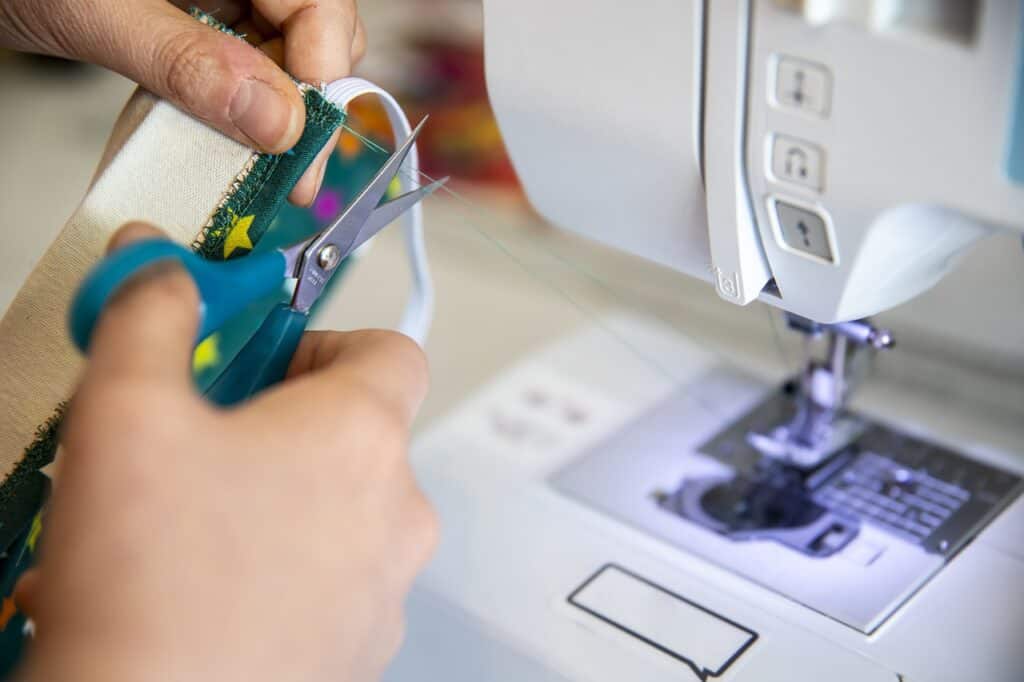 sewing cutting thread - PB - g7dcbd3dd6_1280 Wallington Sewing TheraBee